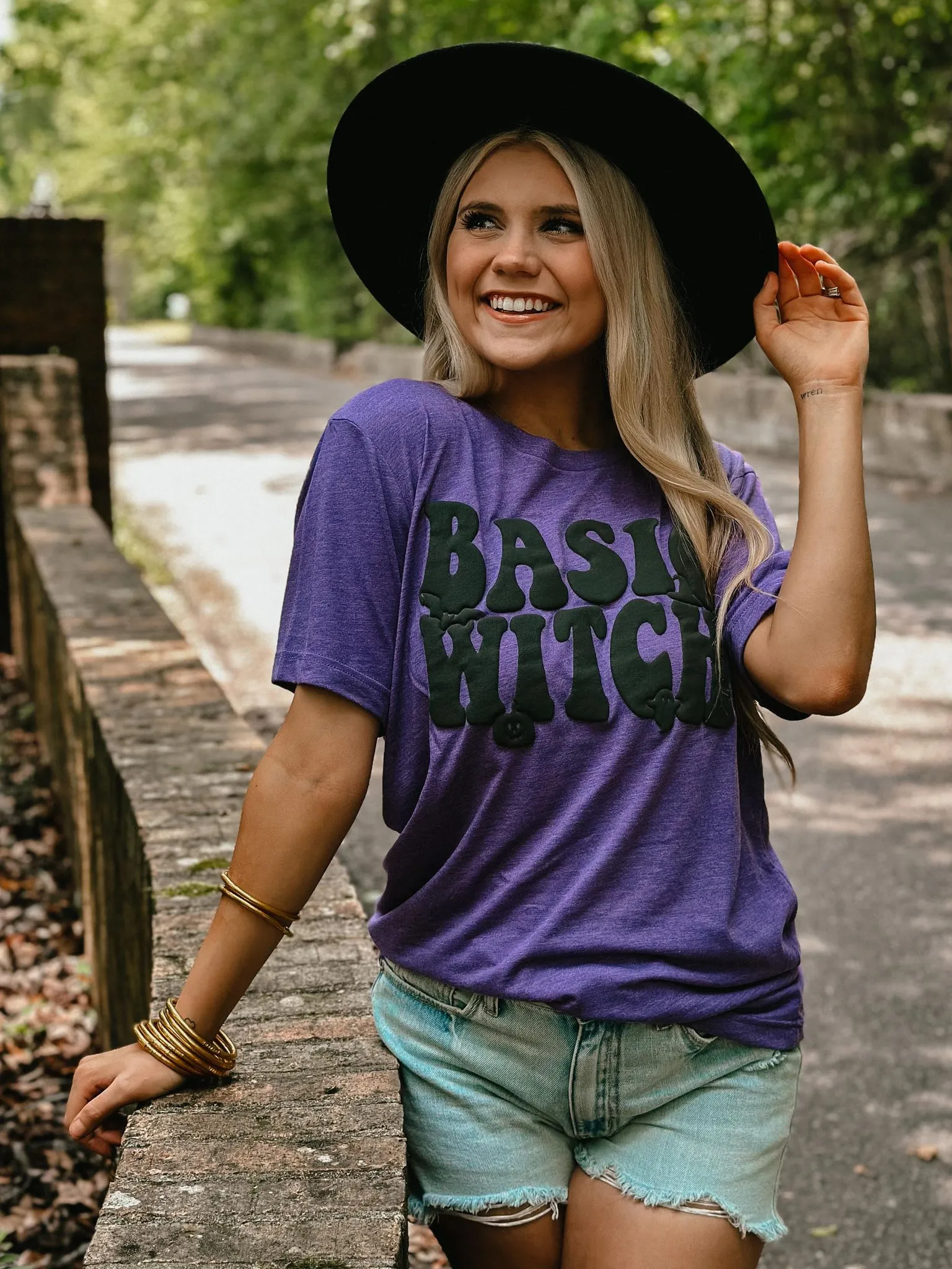 Basic Witch Retro Halloween Puff Tee