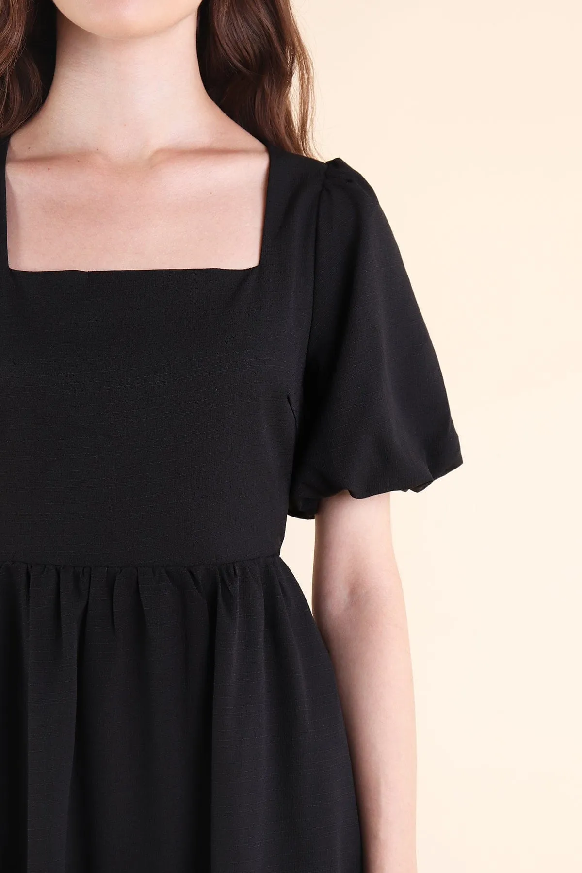 CASS PUFF-SLEEVE TIE-BACK MAXI DRESS IN BLACK