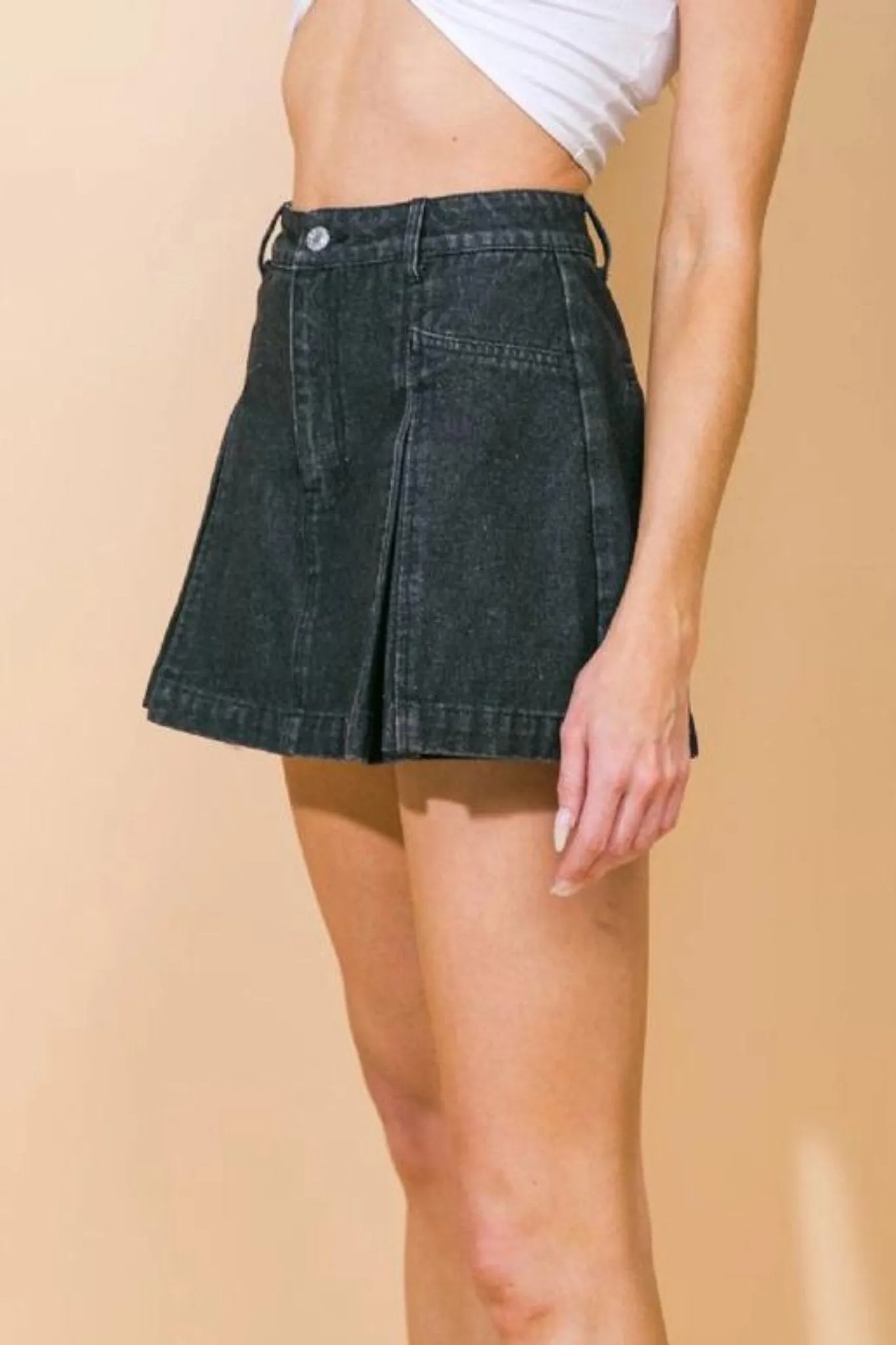 Donna Skort in Black