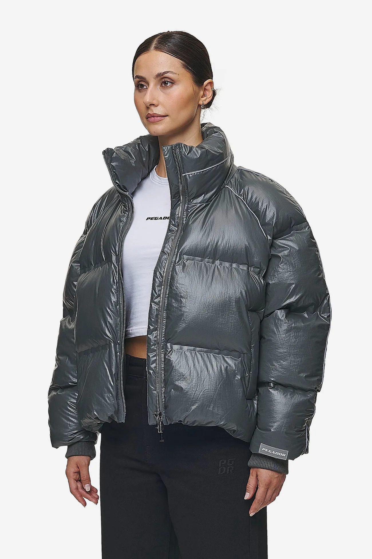 Sure! Here’s an optimized title for the e-commerce product:

Henra Oversized Anthracite Crushed Glossy Raglan Puffer Jacket

This title maintains clarity while enhancing the appeal of the product.