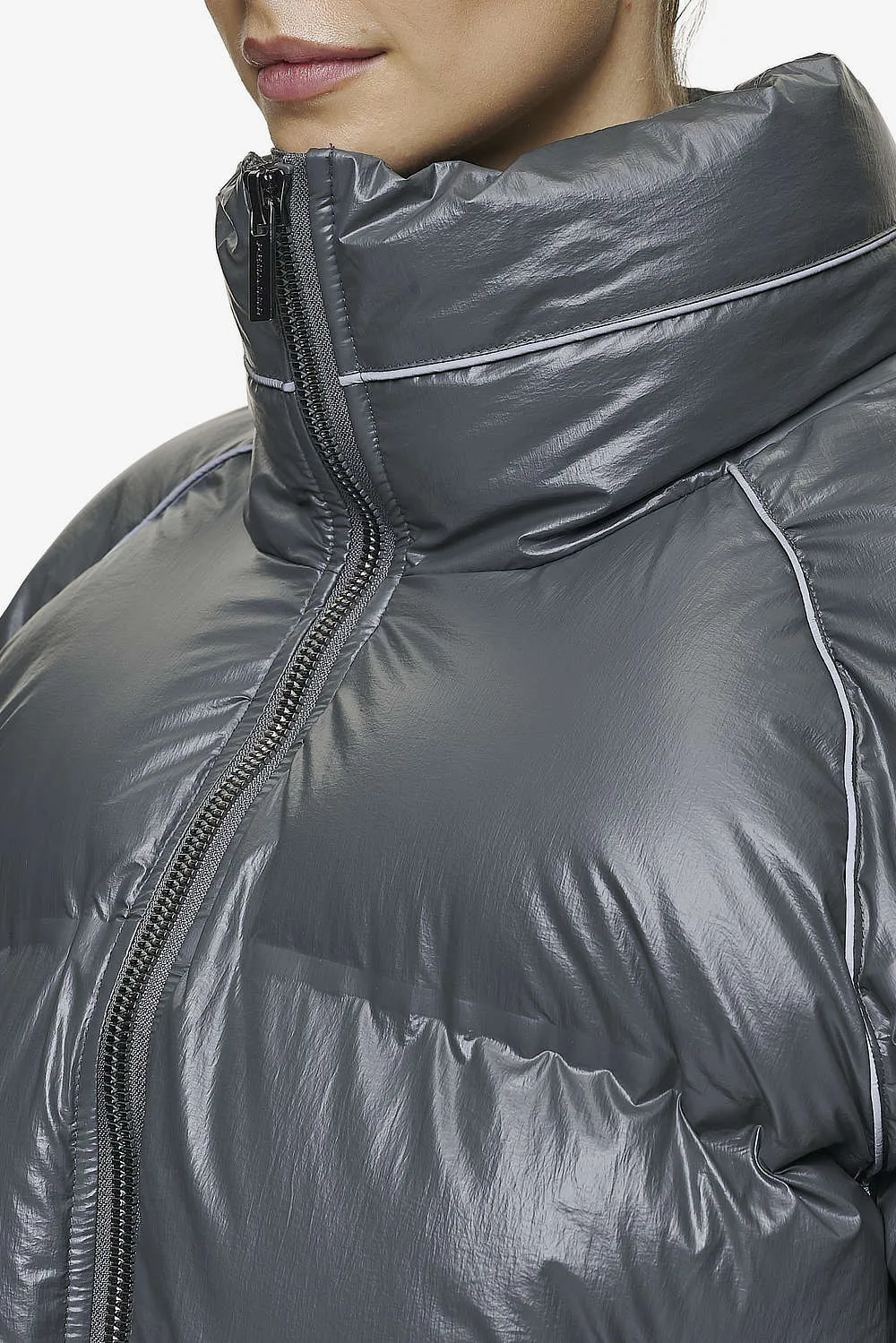 Sure! Here’s an optimized title for the e-commerce product:

Henra Oversized Anthracite Crushed Glossy Raglan Puffer Jacket

This title maintains clarity while enhancing the appeal of the product.