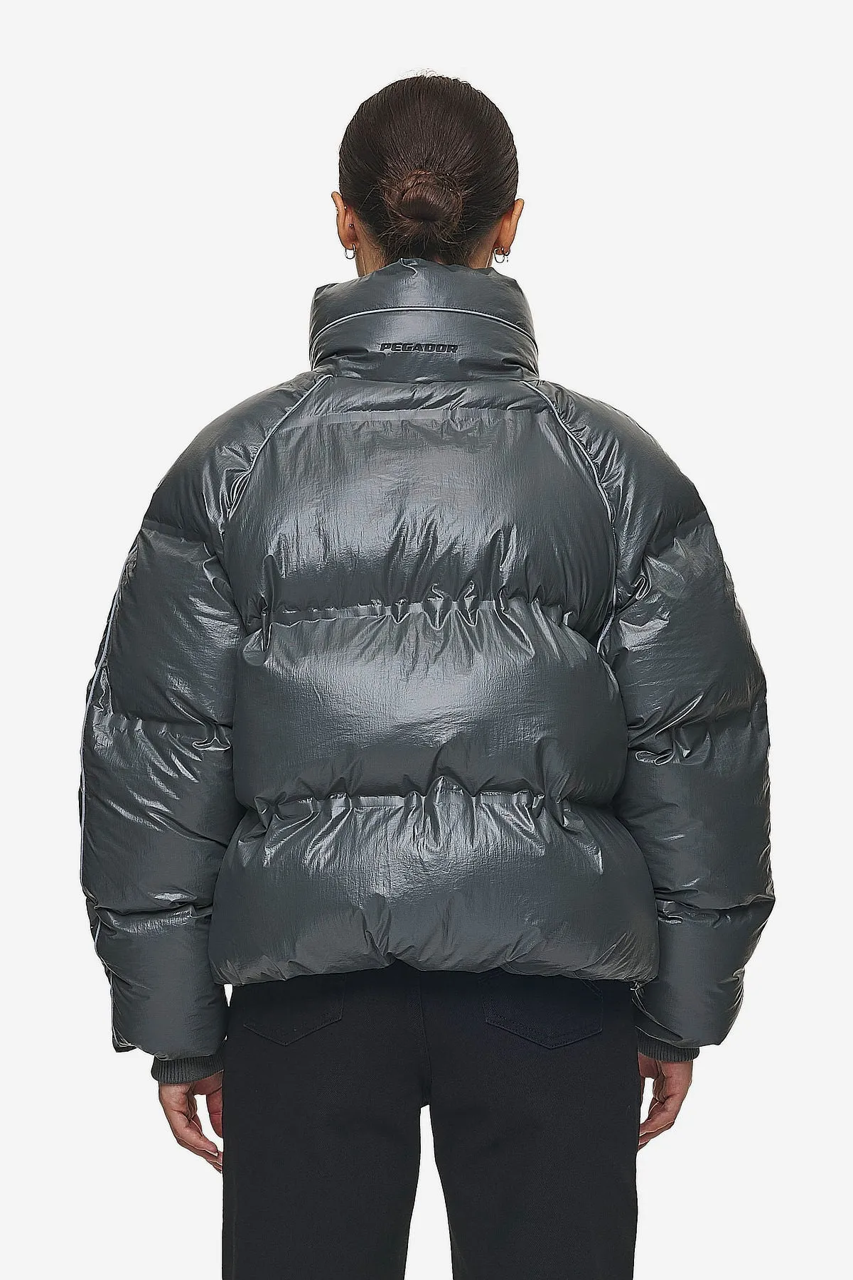 Sure! Here’s an optimized title for the e-commerce product:

Henra Oversized Anthracite Crushed Glossy Raglan Puffer Jacket

This title maintains clarity while enhancing the appeal of the product.